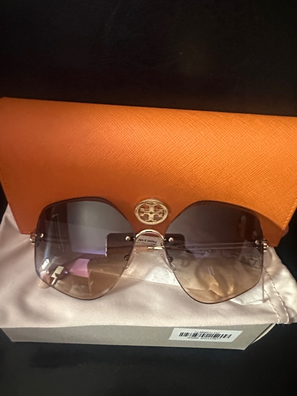 Tory Burch Women's Brown Gradient Lens Sunglasses with Orange Case - Picture 1 of 11